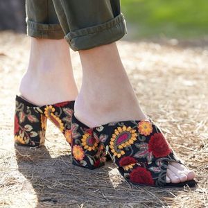 Sole Society Embroidered Floral CrissCross Heeled Sandals Size 9